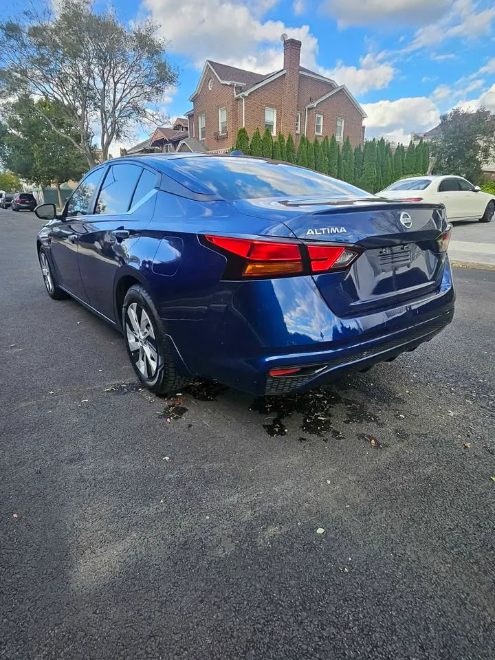 2020 Nissan Altima · 2.5 S Sedan 4D image indicator(3)