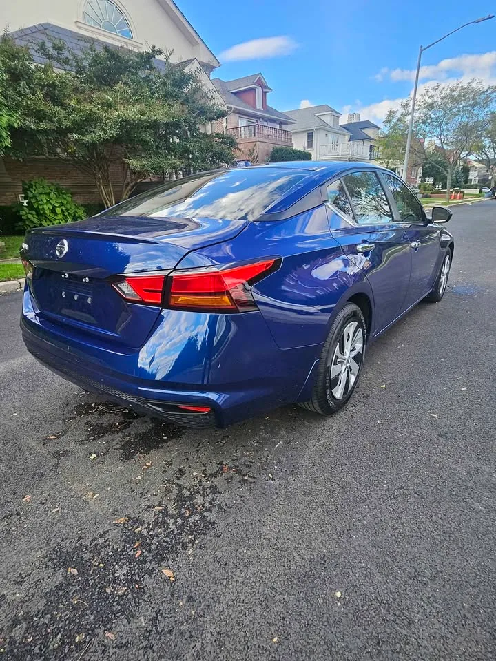 2020 Nissan Altima · 2.5 S Sedan 4D image indicator(5)