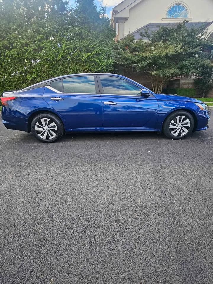 2020 Nissan Altima · 2.5 S Sedan 4D image indicator(6)