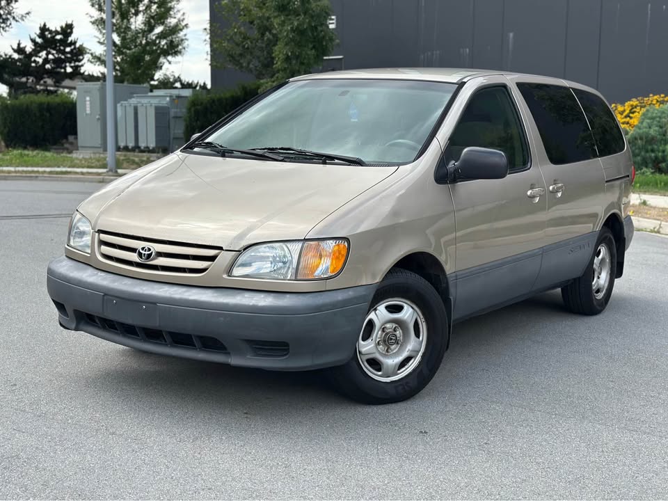 2001 Toyota Sienna - photo 2
