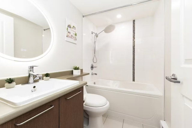 3 Beds 2 Baths by Gateway Skytrain - photo 4