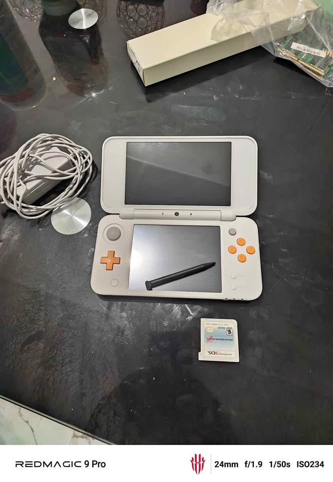NEW Nintendo 2DS XL 128GB