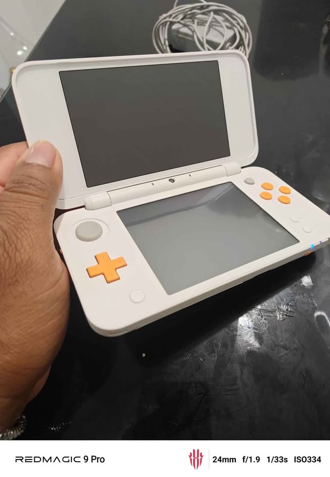 NEW Nintendo 2DS XL 128GB - photo 2