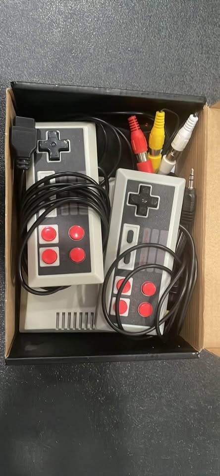 Mini Retro Nintendo with 620 Built in Games - photo 2