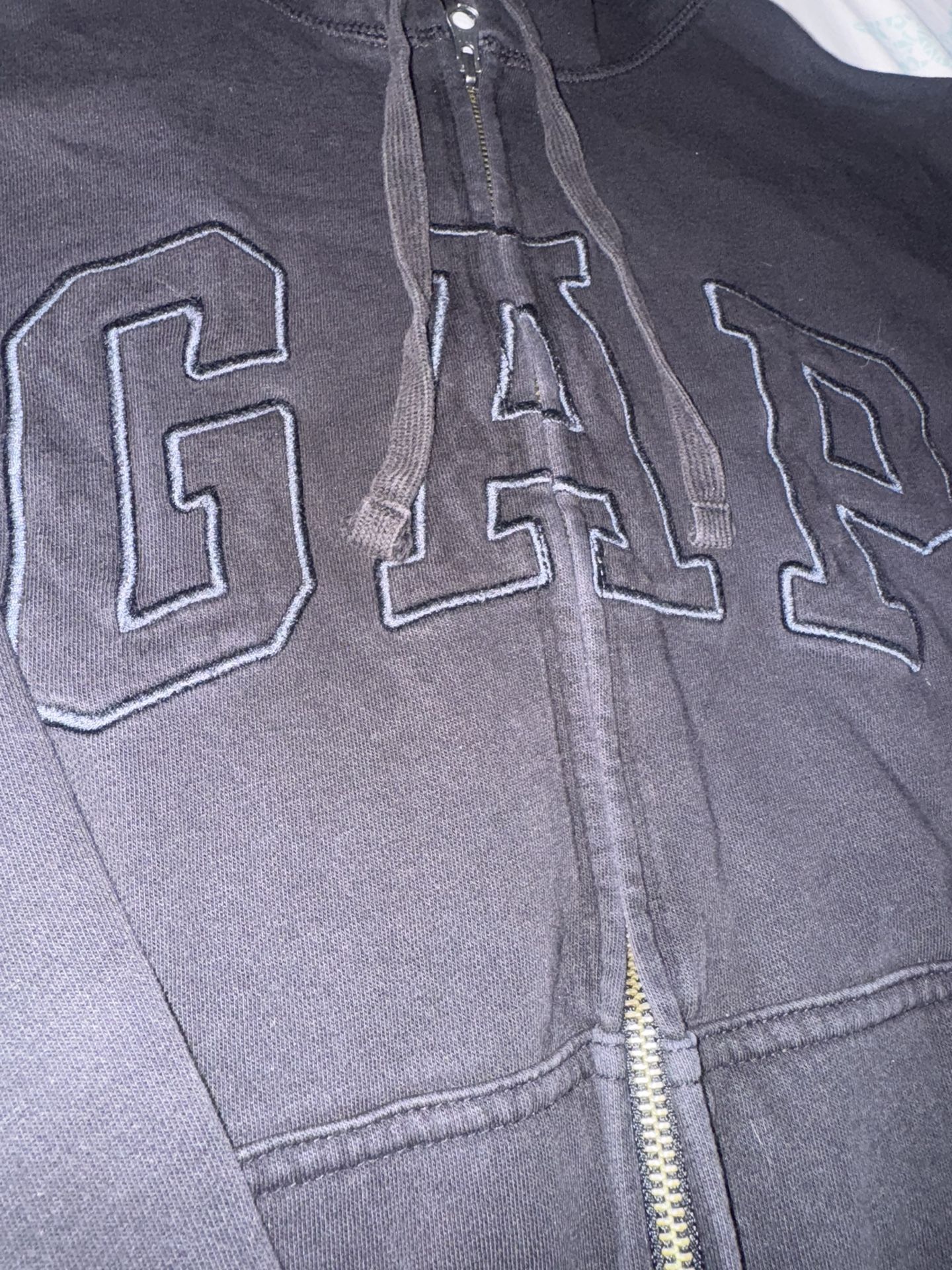 Black Gap zip up sweater - photo 2