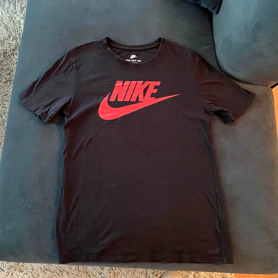 Nike T-shirt Tee Size M thumbnail