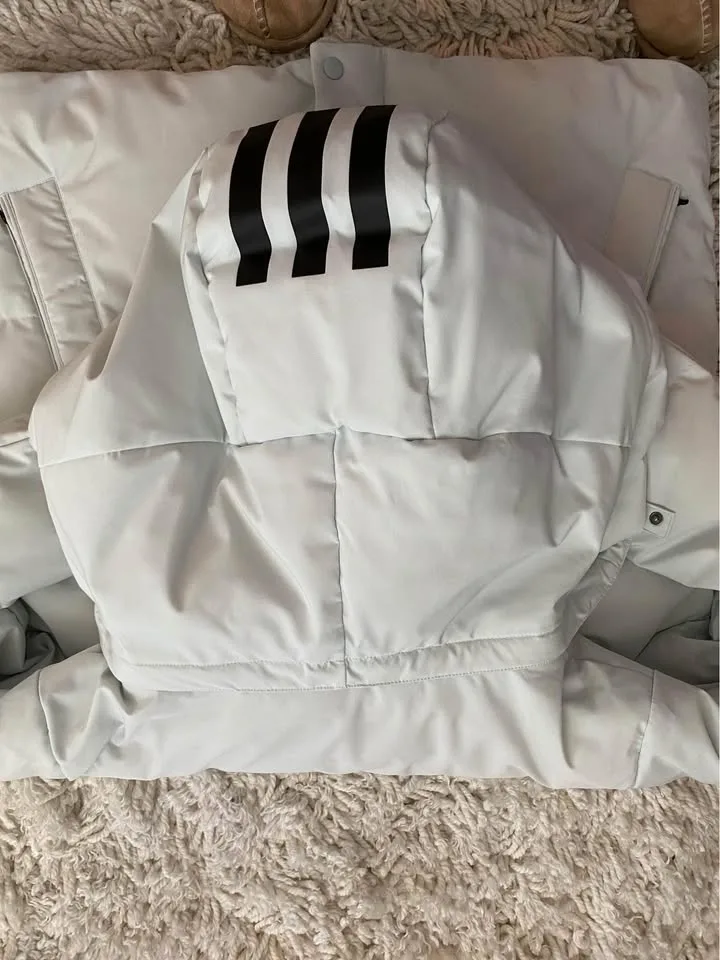 Adidas Puffer Jacket Size M image indicator(3)