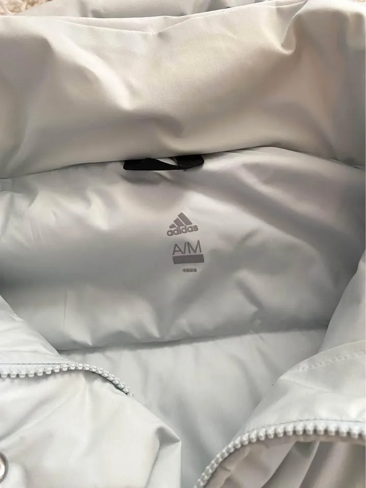 Adidas Puffer Jacket Size M image indicator(4)