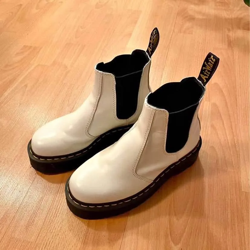 Dr Martens Platform Chelsea Boots Size 7 thumbnail