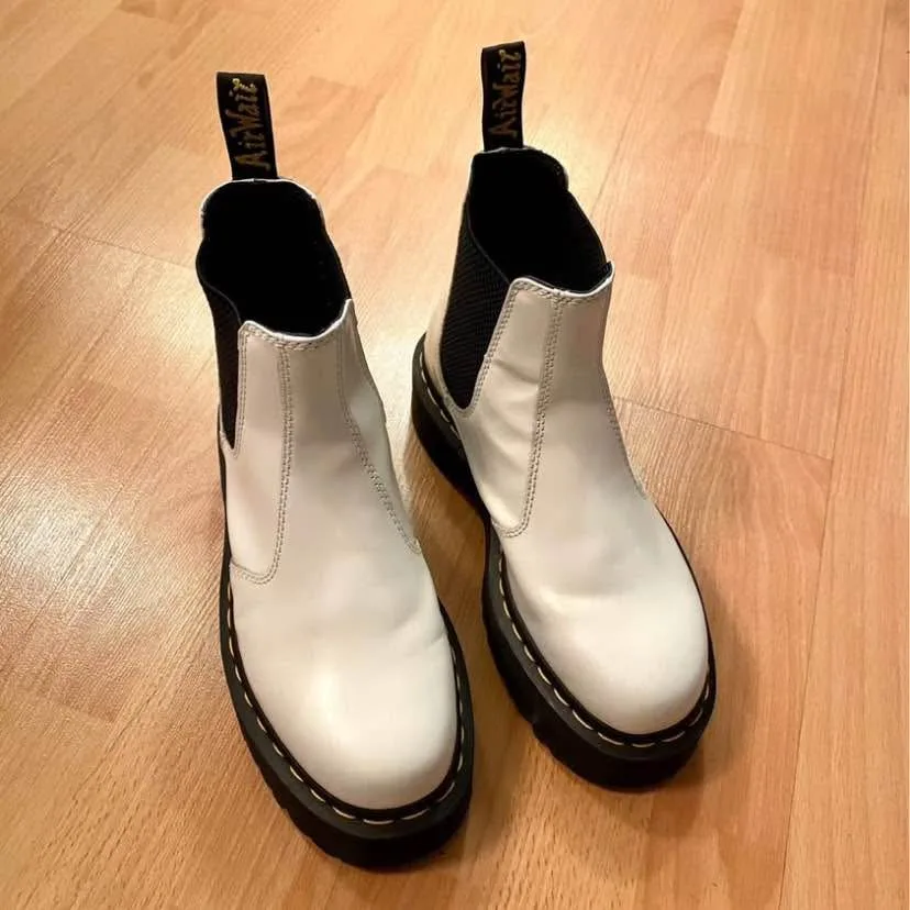 Dr Martens Platform Chelsea Boots Size 7 image indicator(2)