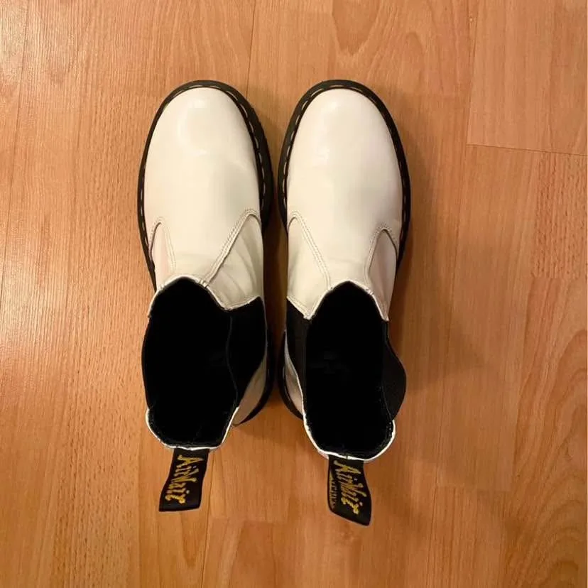 Dr Martens Platform Chelsea Boots Size 7 image indicator(3)