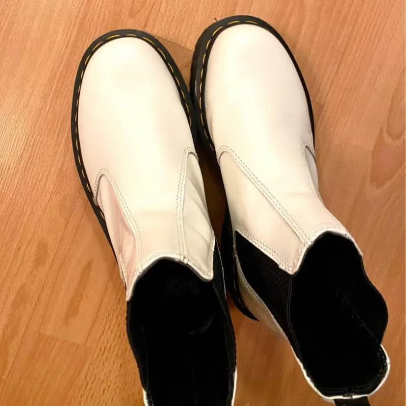 Dr Martens Platform Chelsea Boots Size 7 image indicator(5)