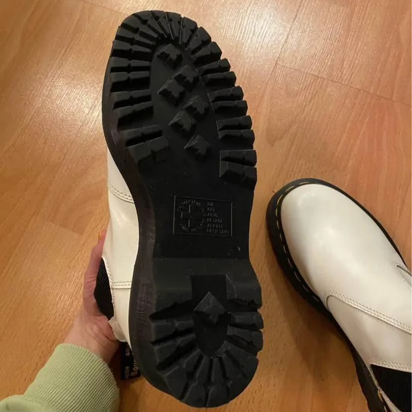 Dr Martens Platform Chelsea Boots Size 7 image indicator(6)