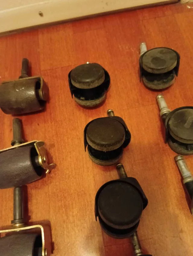 Chair Casters image indicator(2)