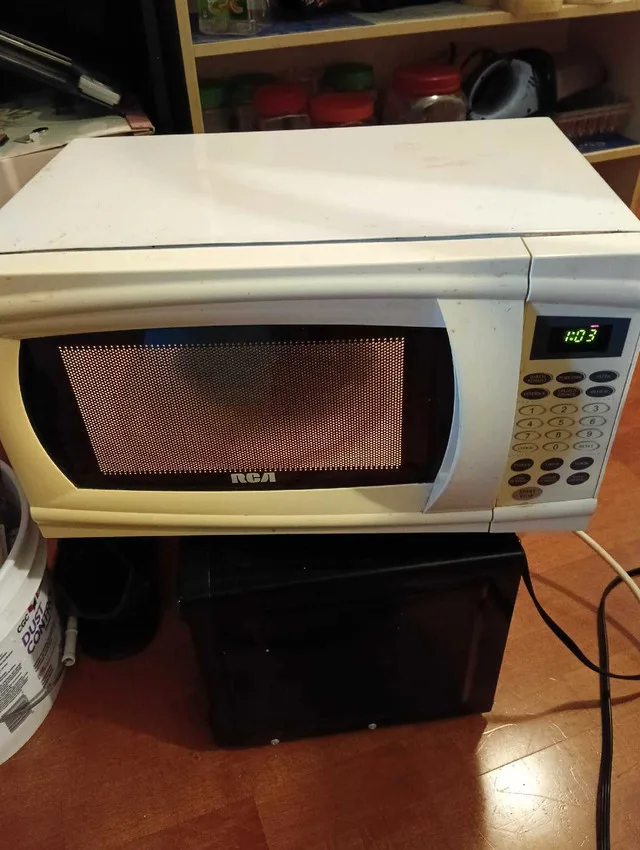 RCA Microwave thumbnail