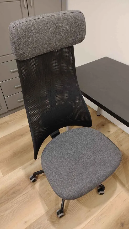 Office chair and table image indicator(3)