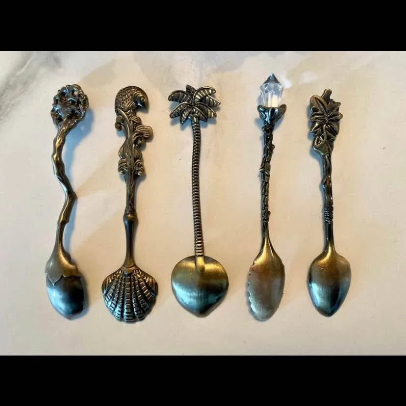 Vintage Spoons Set - 5 pieces image indicator(2)