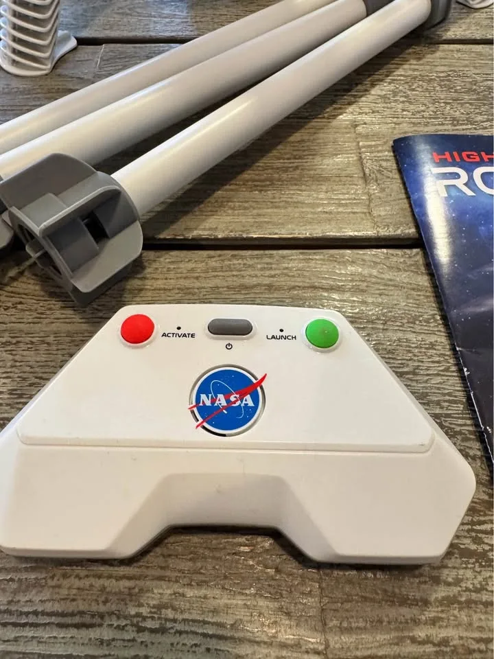 NASA Air Rocket Launcher Kit - Launch Model Rockets image indicator(4)