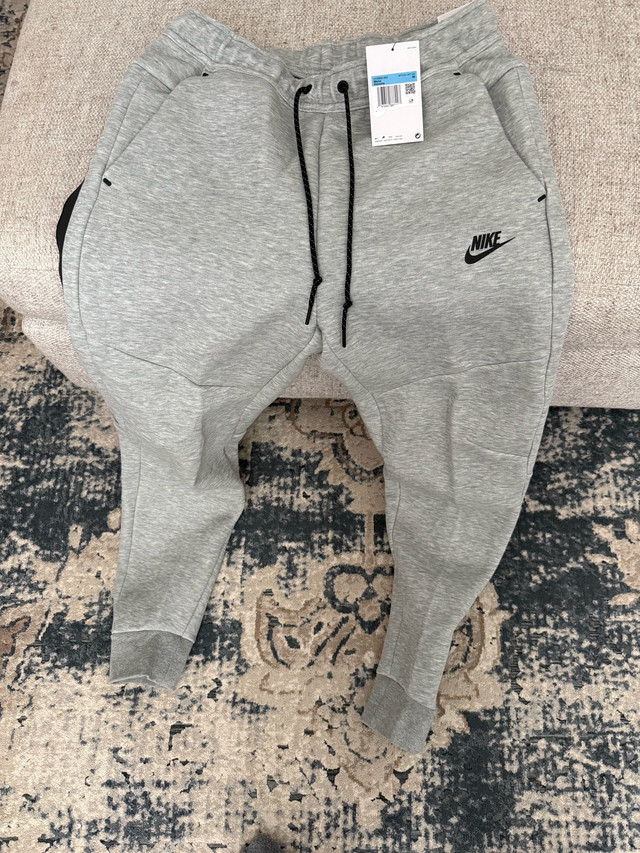 Nike tech joggers- Men’s medium