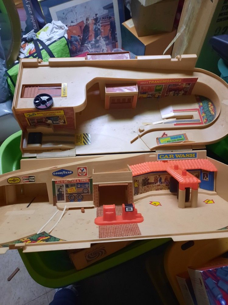Vintage Hot Wheels Stations