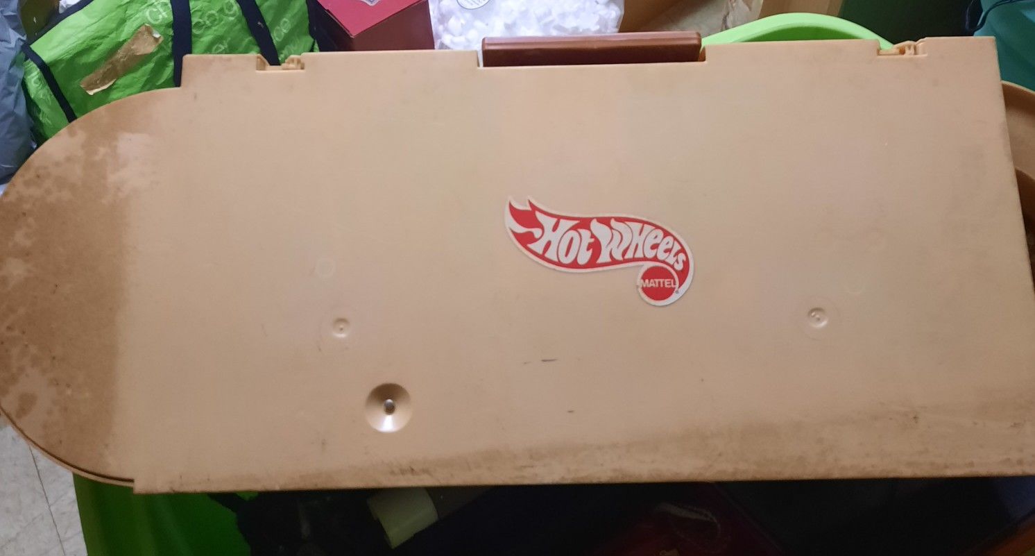 Vintage Hot Wheels Stations - photo 2