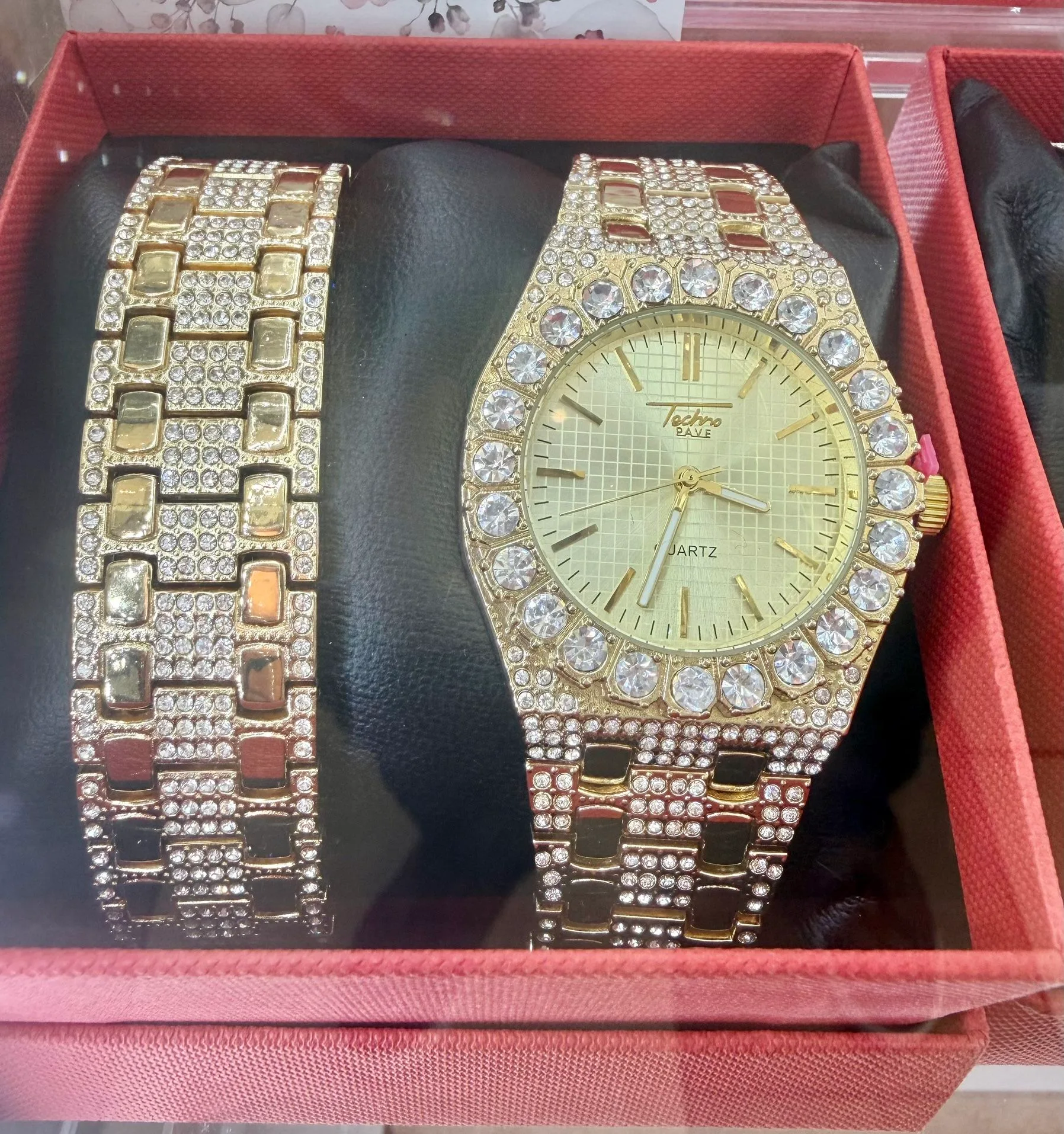 🔥 Men’s Luxury Iced Out Watch & Matching Bracelet Set 🔥 thumbnail