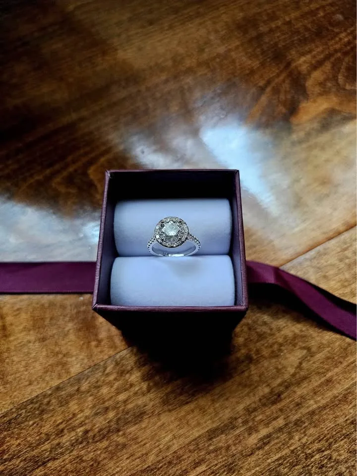 Flowery Engagement ring image indicator(2)