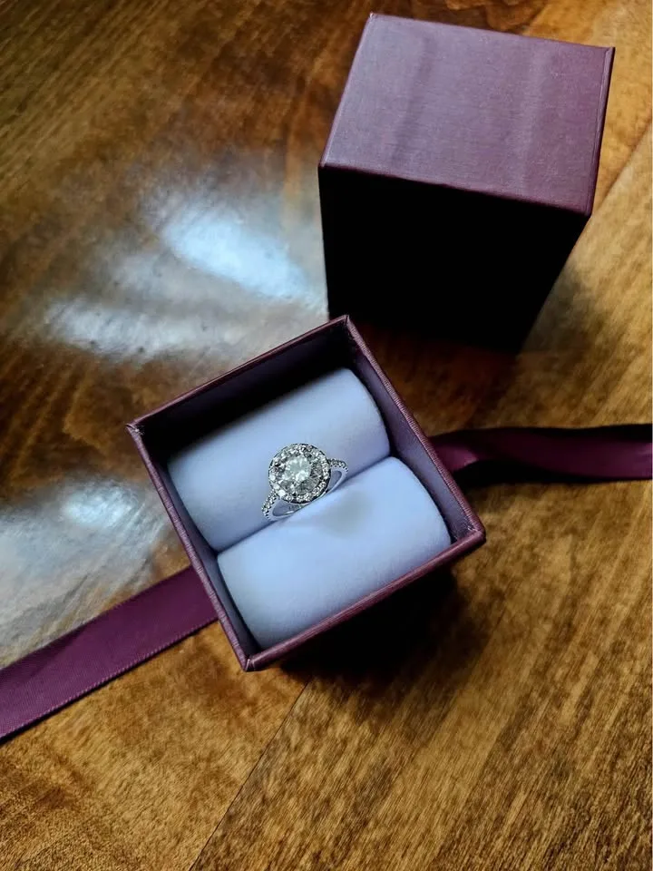 Flowery Engagement ring image indicator(3)