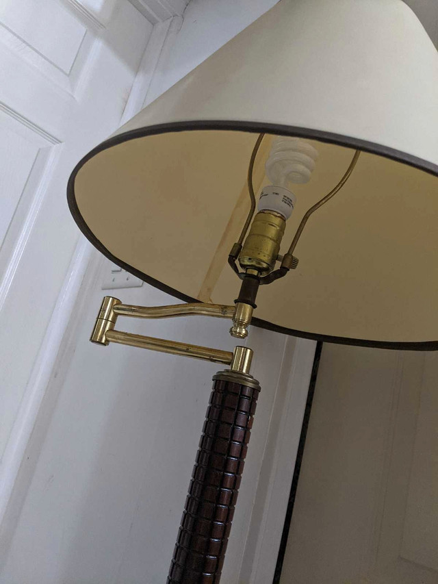 Brass & wood Floor Lamp with Glass Table - photo 2