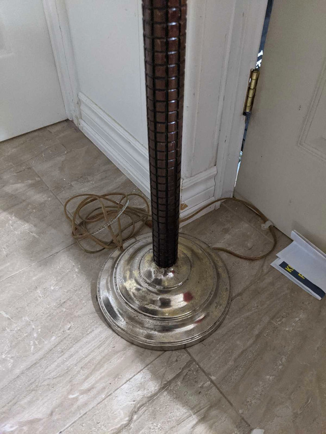 Brass & wood Floor Lamp with Glass Table - photo 3