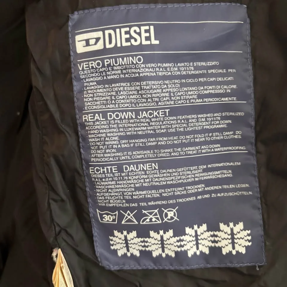 Ladies Puffer Vest size Medium image indicator(6)