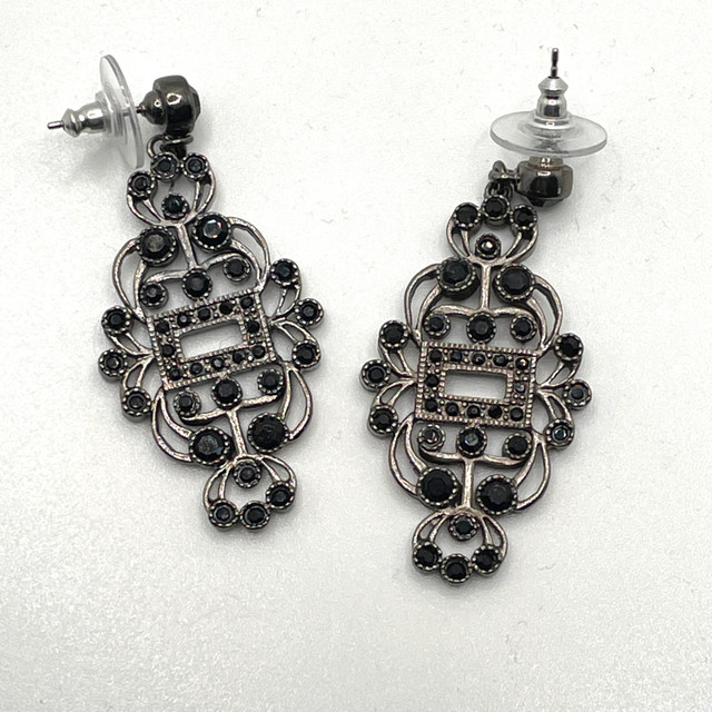 Gorgeous NEW Art Deco style pierced earrings w/ black stones
