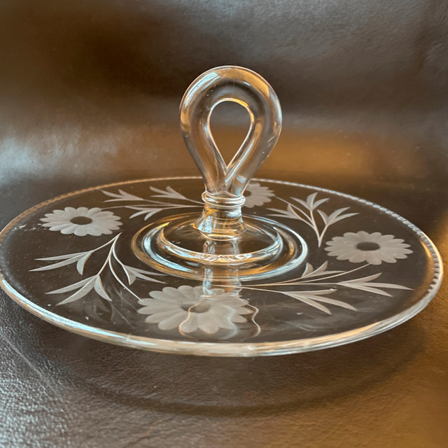 Depression Glass Sandwich Cookie tray - photo 3