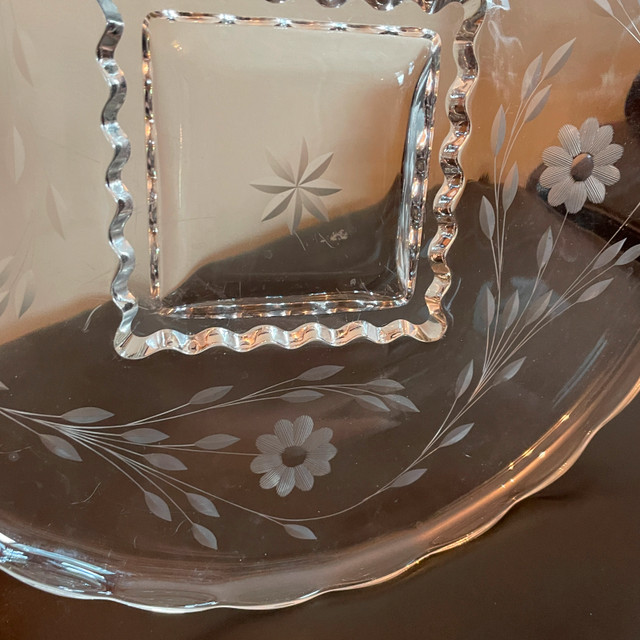 Large 14" Round Vintage Cornflower Radiance glass plate - photo 5