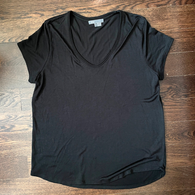 Vince Black V-neck T-shirt-Large
