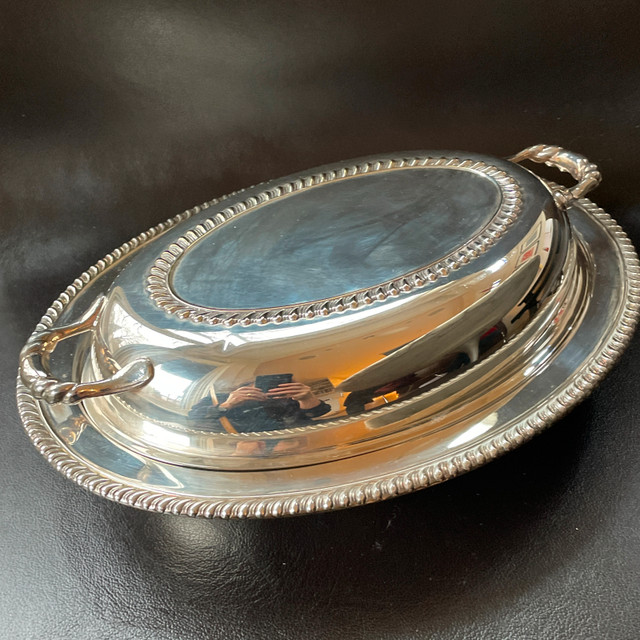 WM Rogers Silverplate Covered Serving Bowl w/ glass insert - photo 2