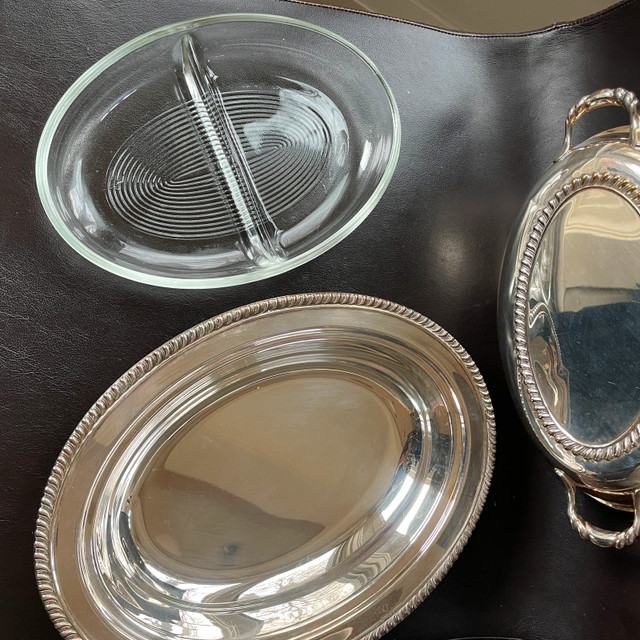 WM Rogers Silverplate Covered Serving Bowl w/ glass insert - photo 3