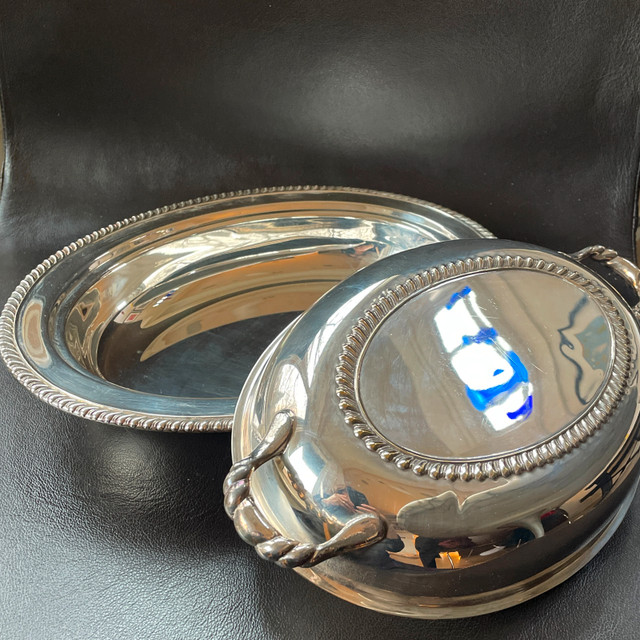 WM Rogers Silverplate Covered Serving Bowl w/ glass insert - photo 5