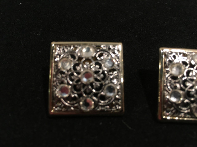 Vintage Square pierced earrings w/ filigree silver design - photo 3