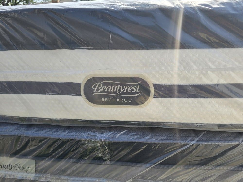 Full Size Beautyrest Pillow Top Mattress - photo 2