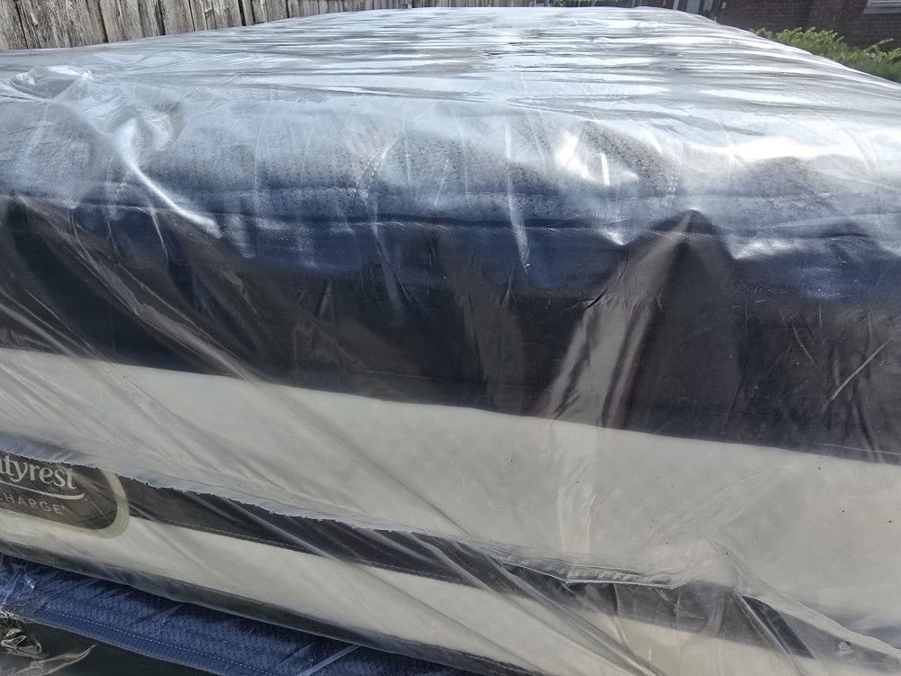Full Size Beautyrest Pillow Top Mattress - photo 3