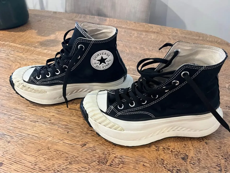 High Top Converse All Star: Chuck Taylor image indicator(2)