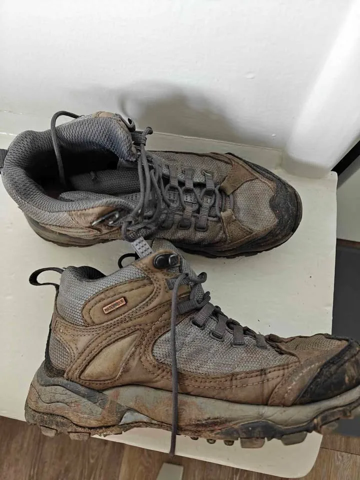 Women's size 9 waterproof hiking boots thumbnail