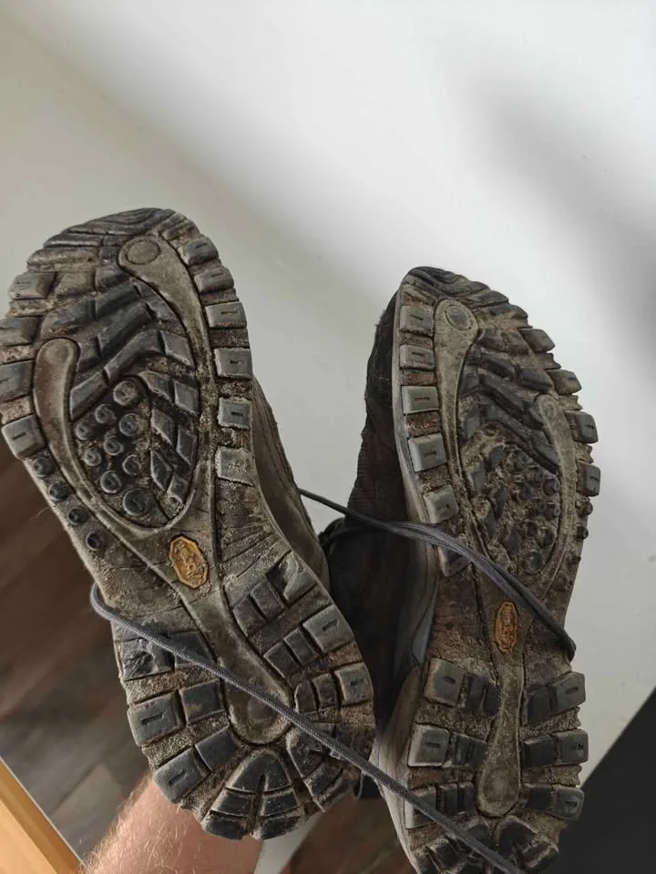 Women's size 9 waterproof hiking boots image indicator(2)