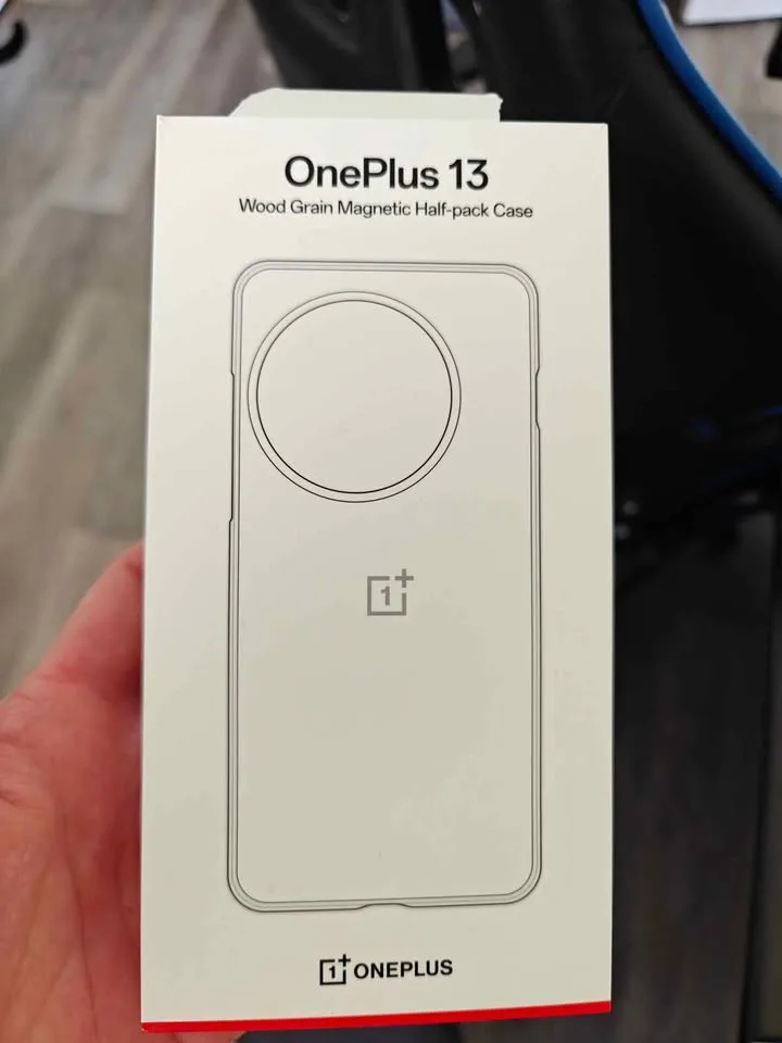 OnePlus 13 magnetic wood grain case image indicator(2)
