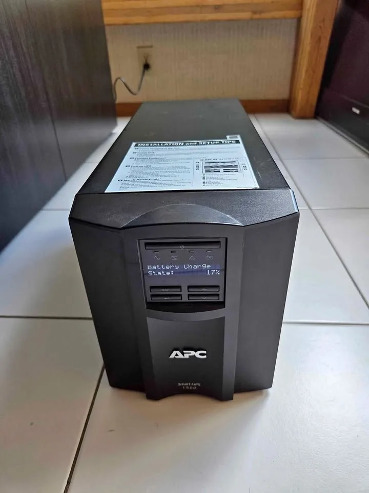 APC Smart-UPS 1500 SMT1500C