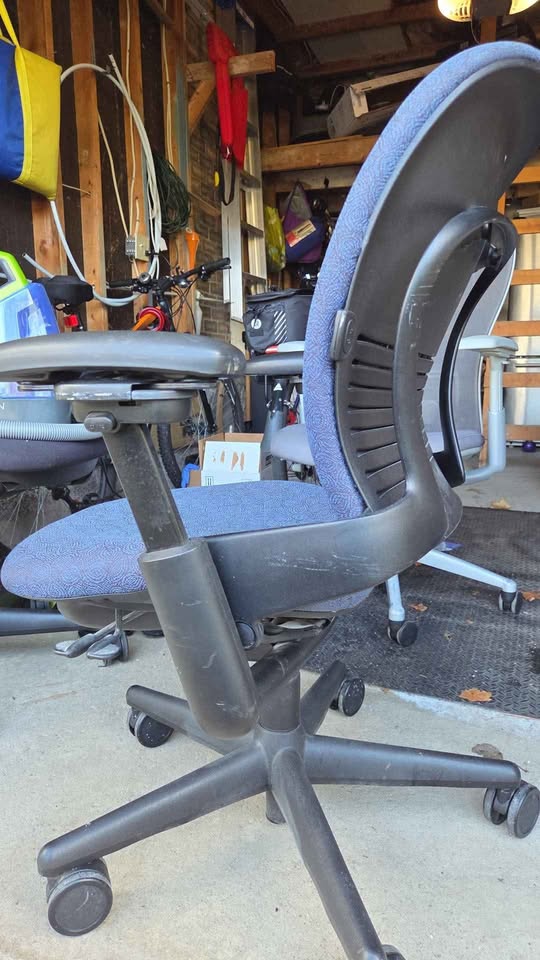 Steelcase Leap - photo 2