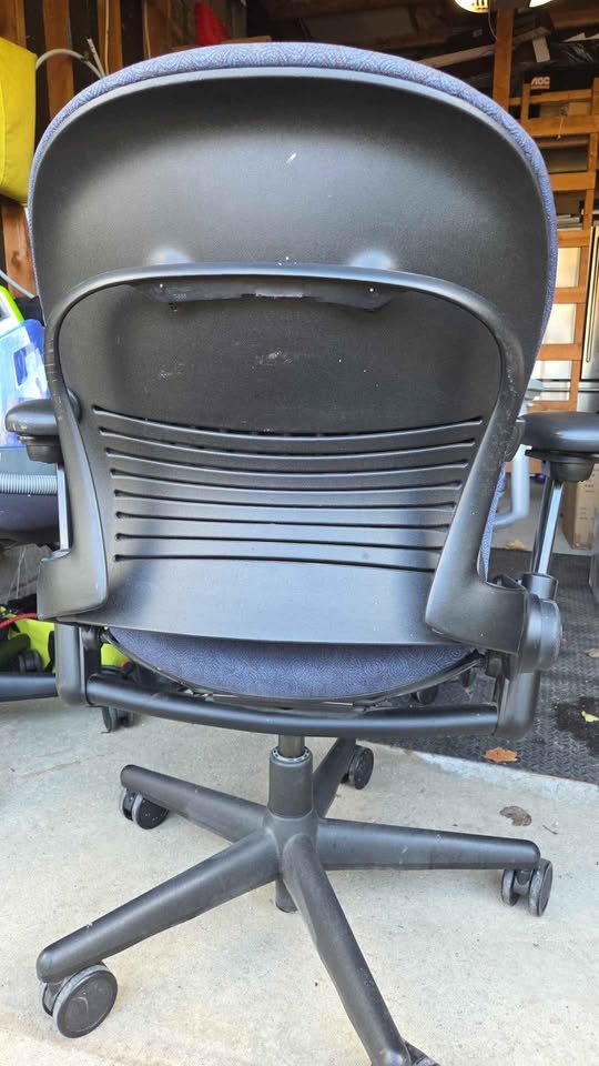 Steelcase Leap - photo 3