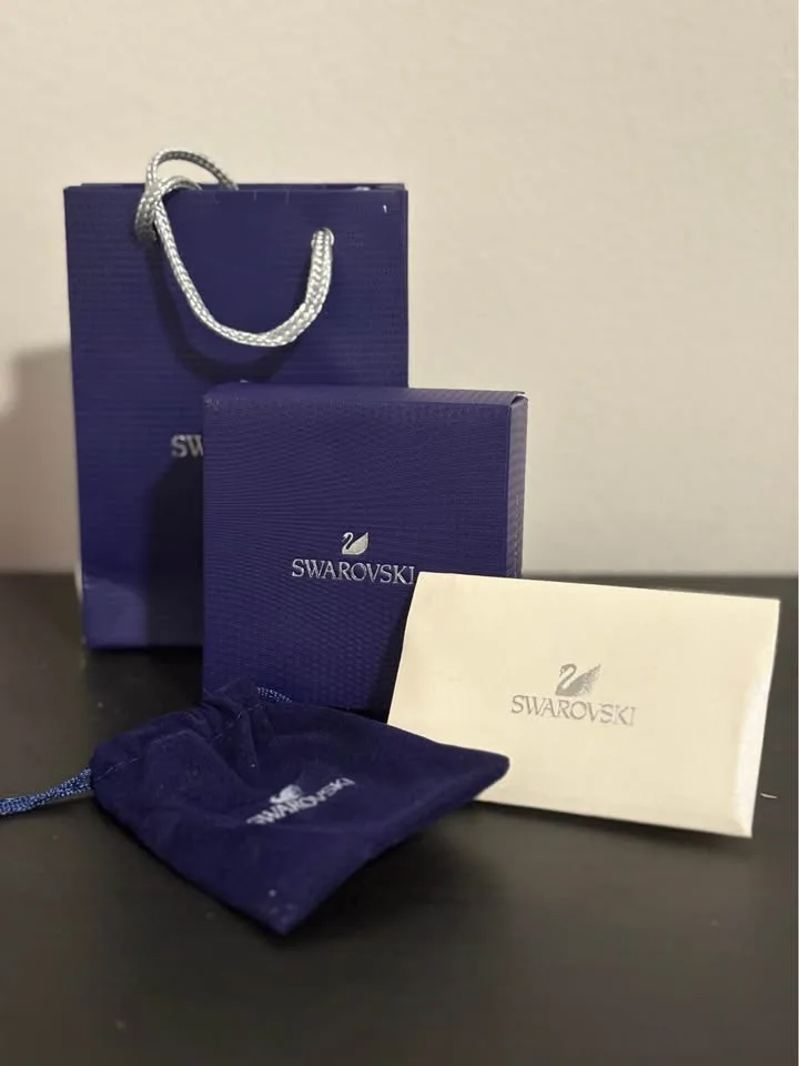 Swarovski rose gold swan necklace image indicator(6)