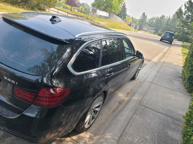 2015 BMW station wagon image indicator(2)